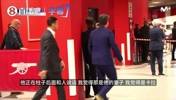 气质拉满！西蒙尼超模妻子现身伦敦，原来西蒙尼消失是陪妻子聊天